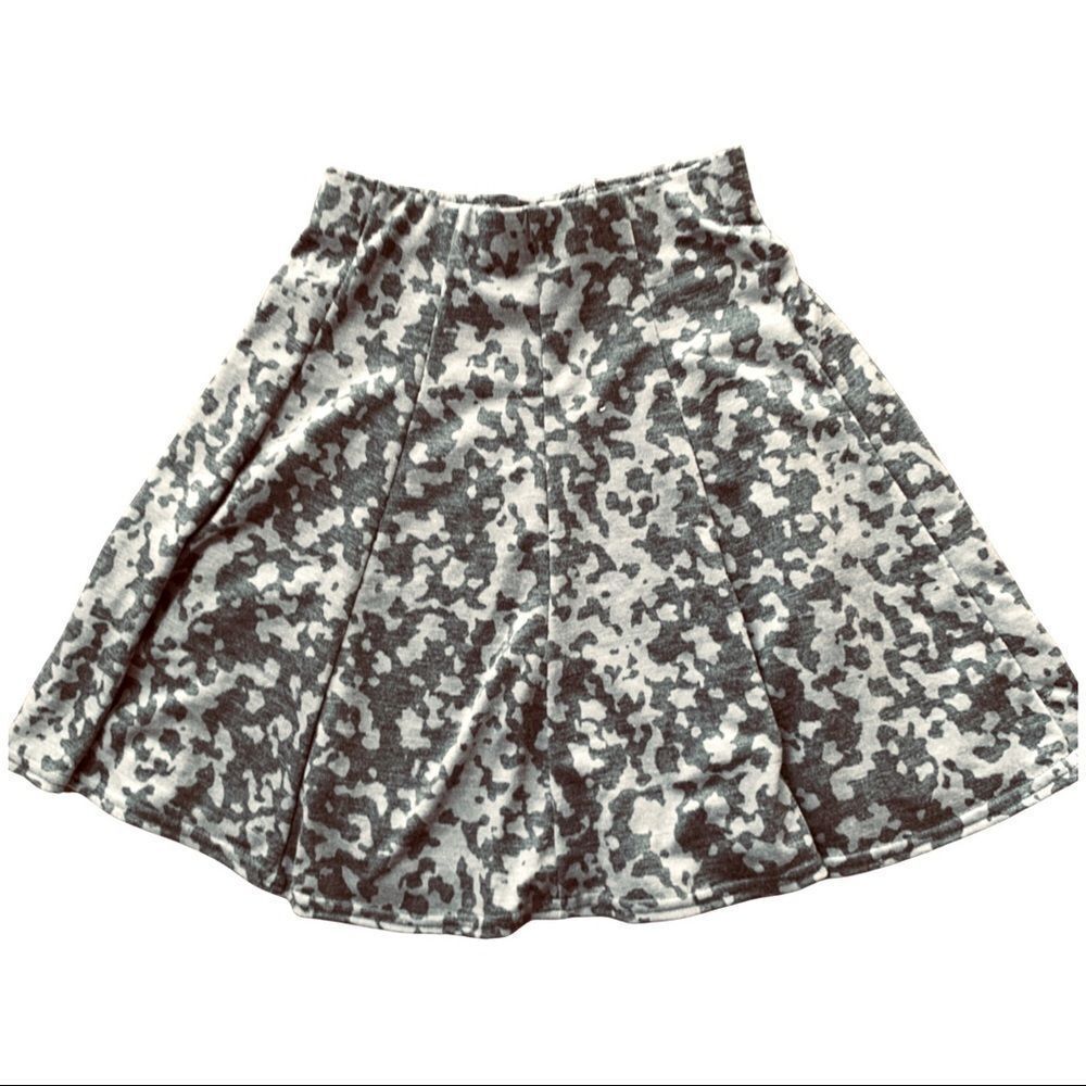 GIRL’S MEDIUM RANDOM Hearts Grey Leopard Print Skirt 